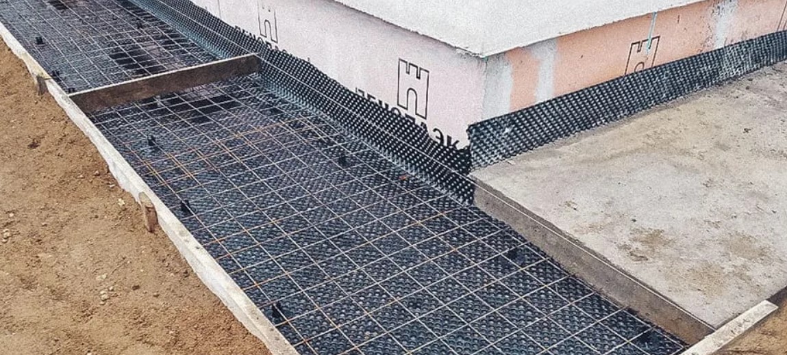 Гидроизоляция цоколя и отмостка фото